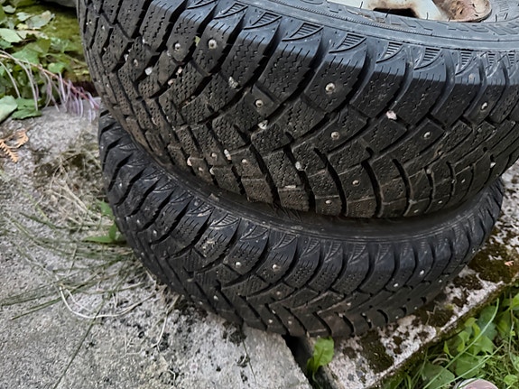 175/70 R13 nastarenkaat vanteilla Lada