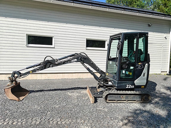 Vuokrataan kaivinkone 2.2 t