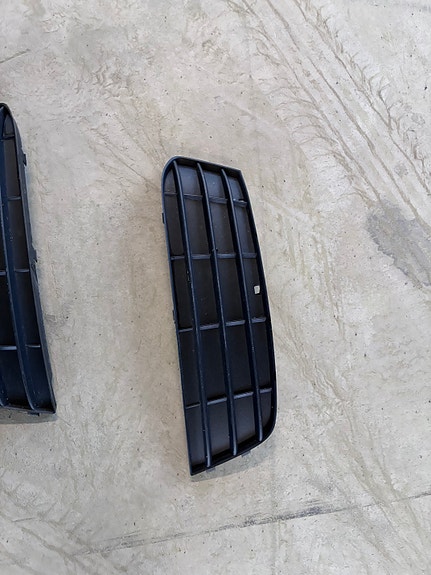 Audi a4 b8 etusäleiköt / sumuvalojen ritilät
