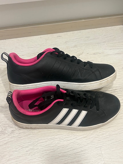 Adidaksen kengät