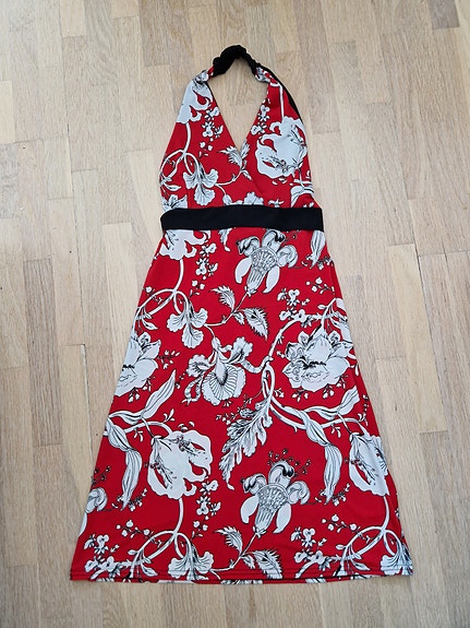 Hyväkuntoinen olkaimeton mekko koossa s/m