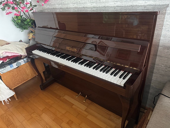 Hellas pystypiano ruskea