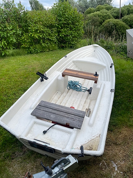 Evinrude perämoottori ja soutuvene