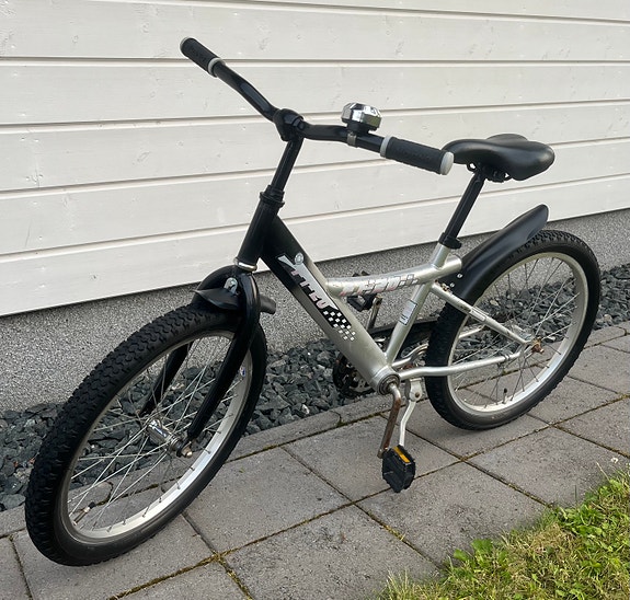Lasten Nopsa 20 tuumasilla renkailla