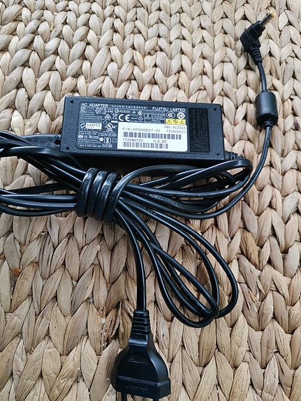 Fujitsu AC -virtalähde, malli FMV-AC332A