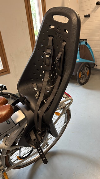 Thule Yepp polkupyörän lastenistuin musta