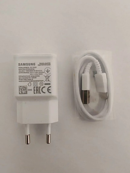 Uusi SAMSUNG Original 15W laturi EP-TA200 USB-A 2.0A, valkoinen