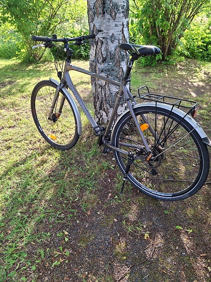 Miesten 28" hybridi-/kaupunkipyörä