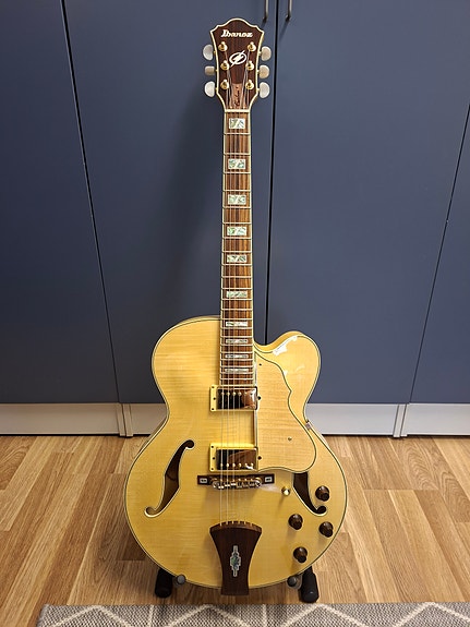 Ibanez AF105 Artcore Custom + alkuperäinen kovakotelo