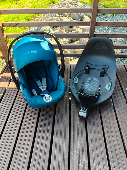 Cybex turvakaukalo ja isofix-telakka