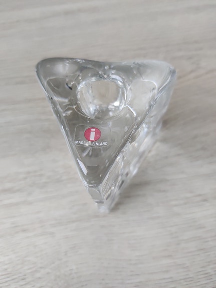Iittala lasinen kynttilänjalka kolmionmuotoinen