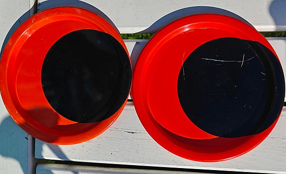 Retro Aarikka Tuliainen peltilautaset 2 kpl