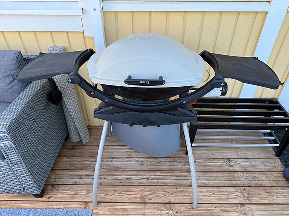 Weber Q kaasugrilli jalustalla