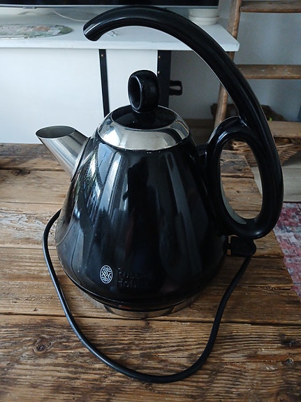Russell Hobbs vedenkeitin musta