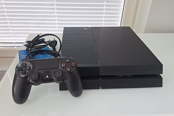 Sony PlayStation 4 ja ohjain
