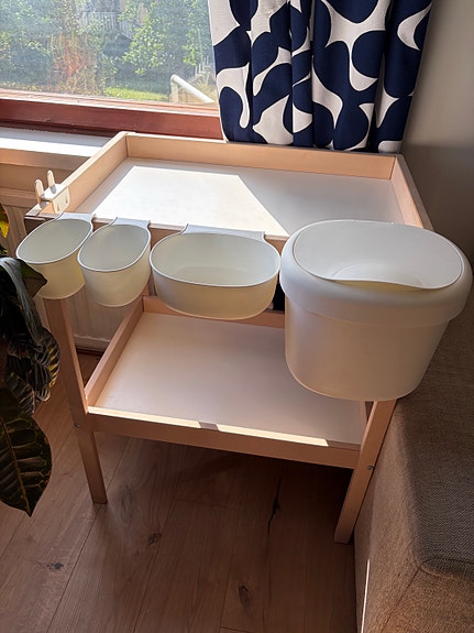 IKEA Sniglar-hoitopöytä + härpäkkeet