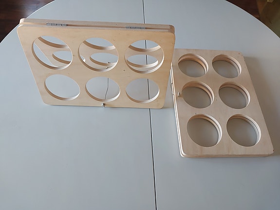 Puinen viinipulloteline