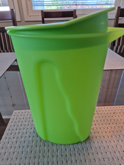 Tupperware vihreä 1 l kannu kannella