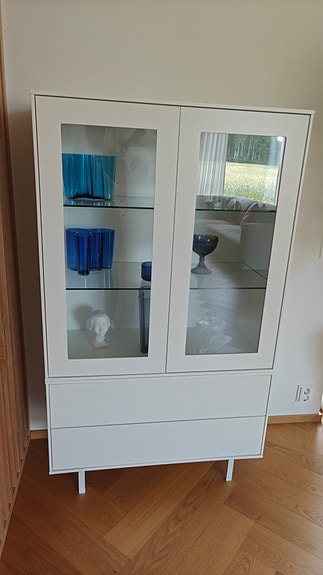 Frame vitriini valkoinen