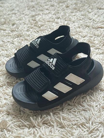 Adidas sandaalit 26
