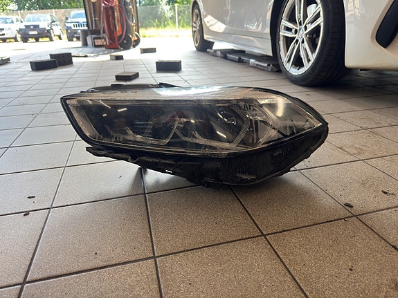 BMW etuvalo f40 / ajovalo bi-led vasen