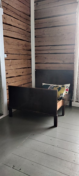Päästävedettävä antiikki sänky