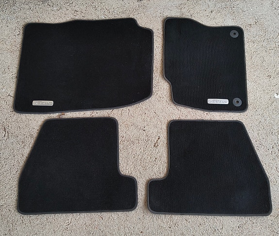 Ford focus mustat kangasmatot autoon
