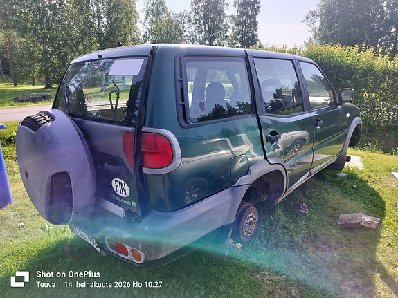 Nissan terrano 2 2.7 Automaatti myydään osina