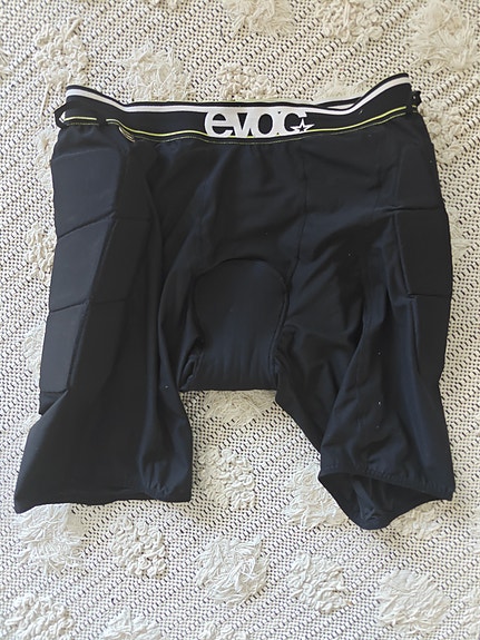 Evoc suojashortsit XL