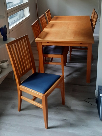 Ruokapöytä ja 6 tuolia, tammi