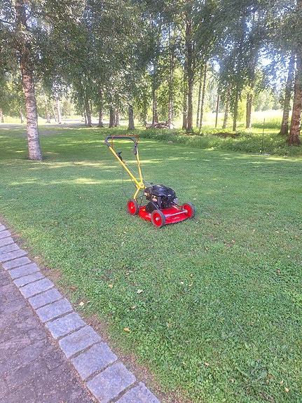 Klippo Excellent vetävä ruohonleikkuri