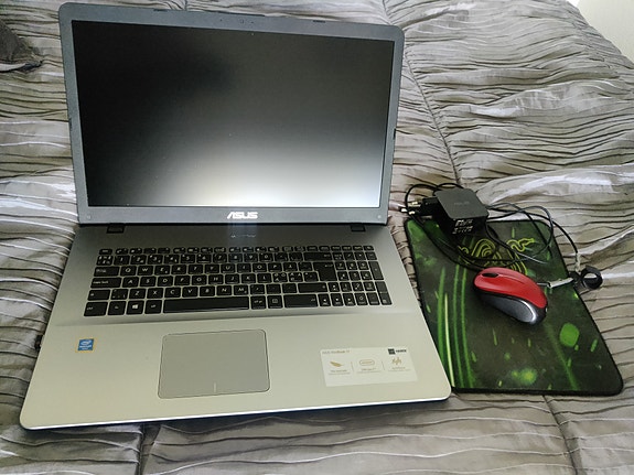 Asus vivobook 17