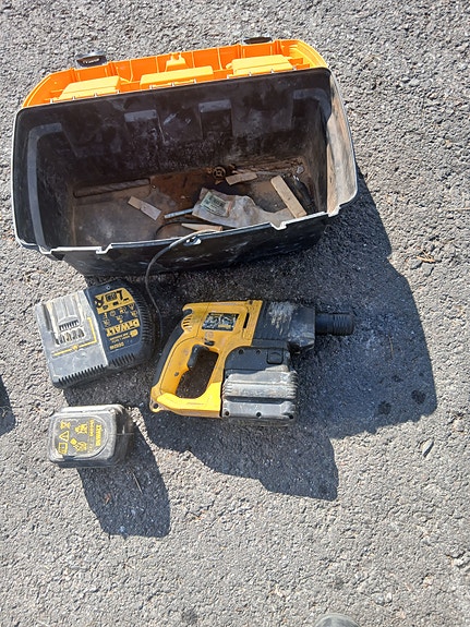 DeWalt akkuporavasara ja kantolaukku
