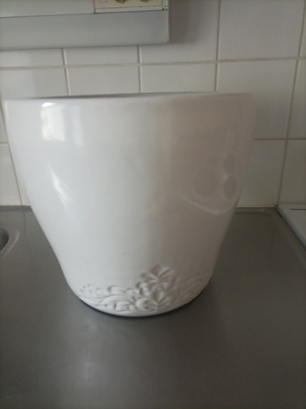 Iso kukkaruukku