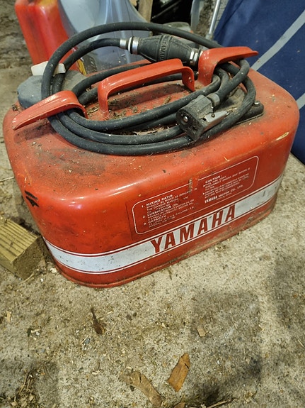 Yamaha polttoainesäiliö veneeseen punainen