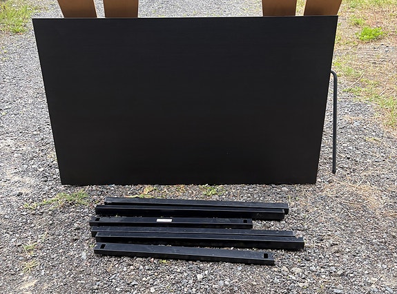 IKEA musta pöytälevy ja jalat