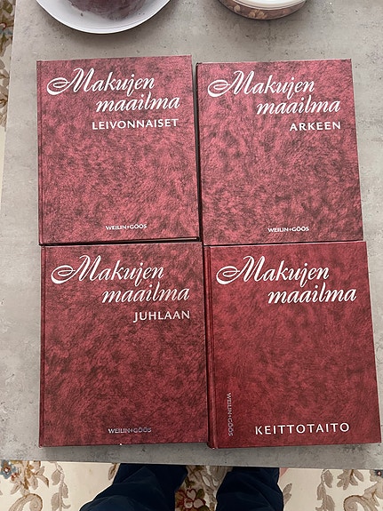 Makujen maailma -keittokirjasarja, 4 osaa
