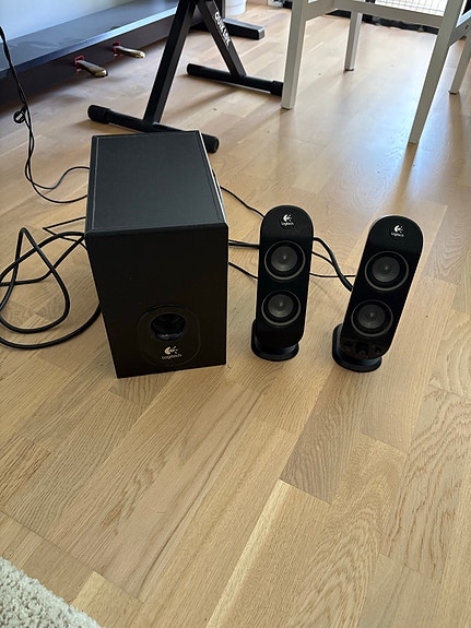 Logitech X-230 2.1 kaiutinjärjestelmä