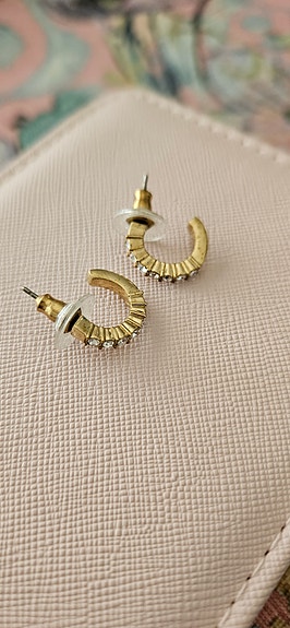 Swarovski kristallikorvakorut