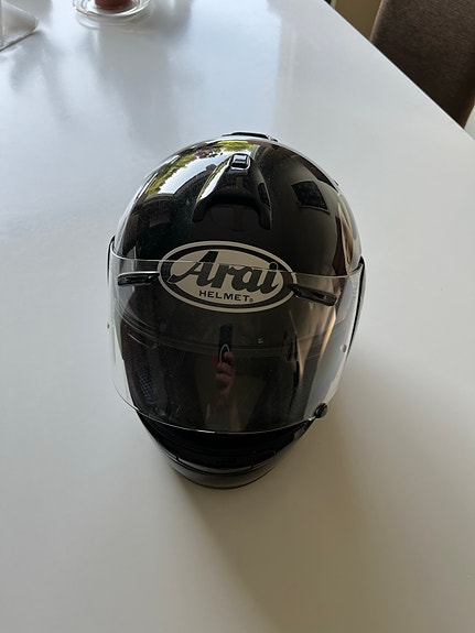 Arai moottoripyöräkypärä musta