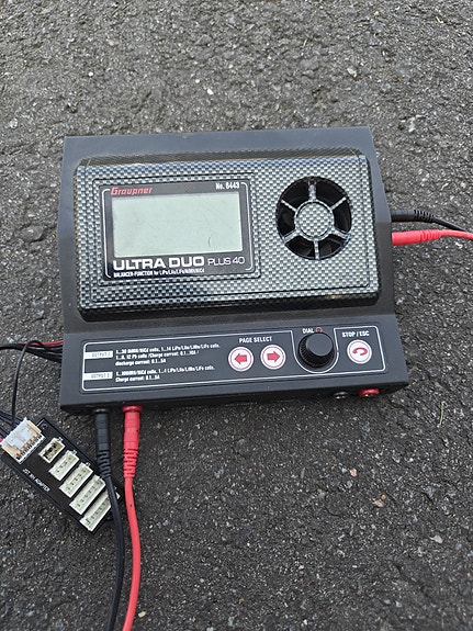 Graupner Ultra Duo Plus 40 RC-laturi 12V