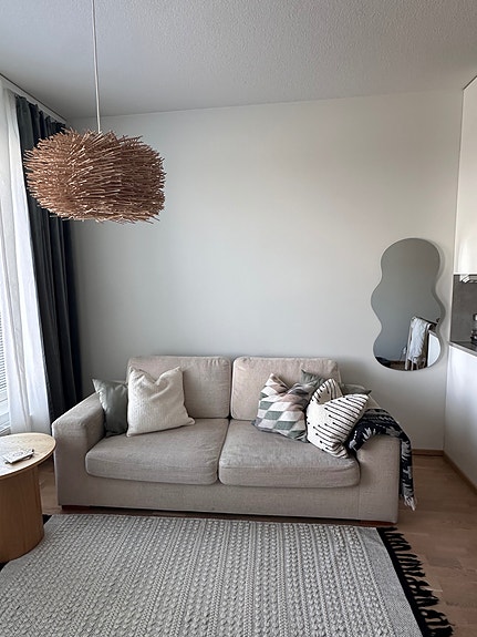 Hyväkuntoinen beige sohva