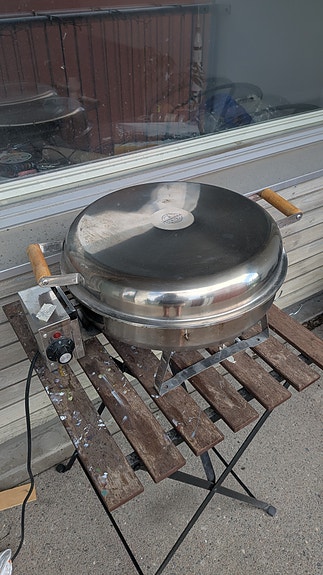 Muurikka sähkökäyttöinen pannu / grilli termostaatilla