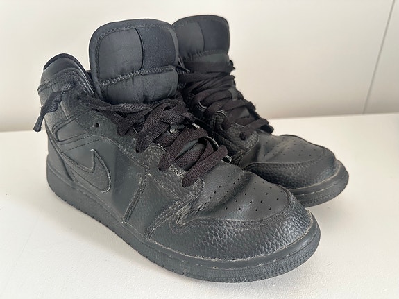 Nike Air Jordan 1 mid kengät koko 38 / 39