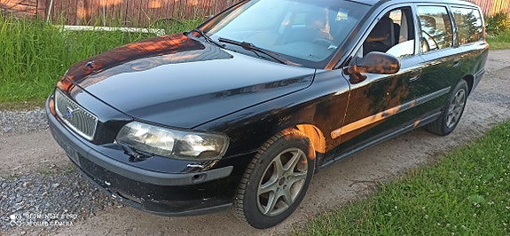 Volvo v70 2,4 bensa