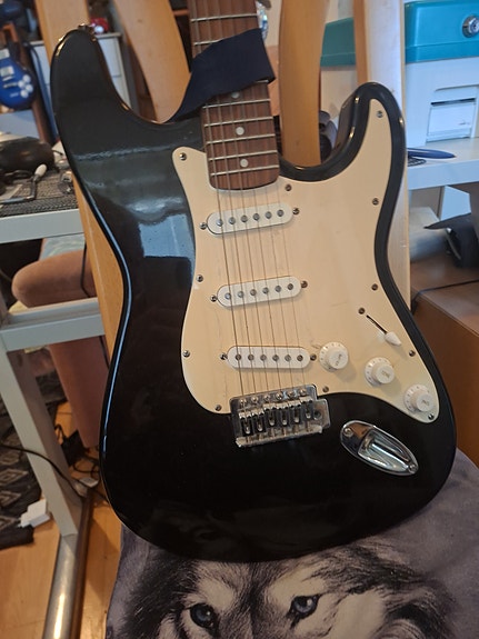 Vahvistin fender 15 srato excel.