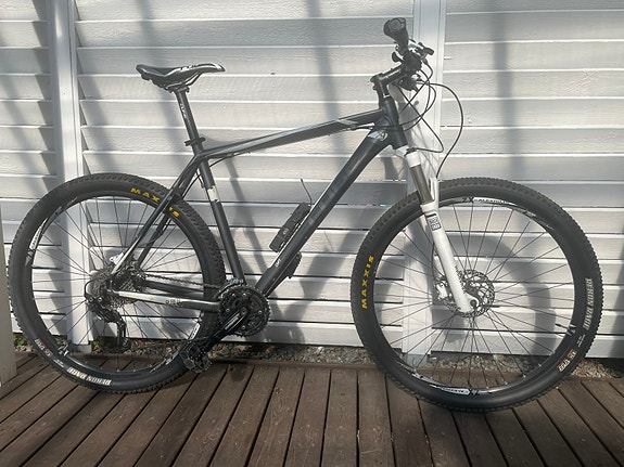 Maastopyörä Cube Acid, runko 23" (XXL), renkaat 29"