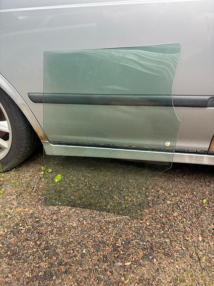 Skoda octavia farmari takasivuikkuna