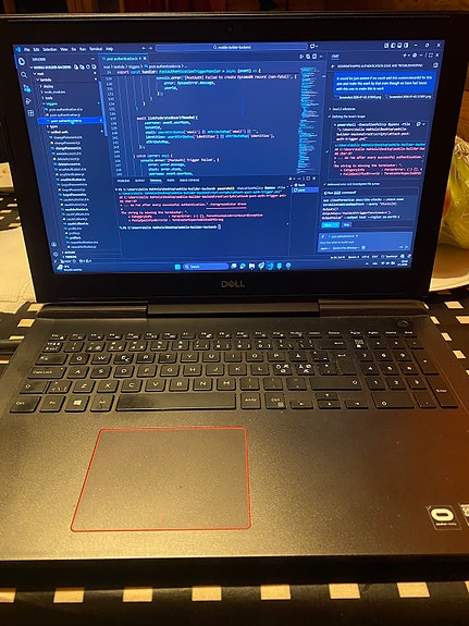 Dell Inspiron G5 15,6" pelikannettava (musta)