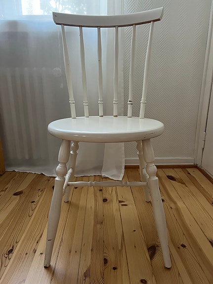Valkoinen tuoli